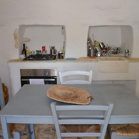 Trullo Piccola Contrada Guest House Locorotondo Bagian luar foto