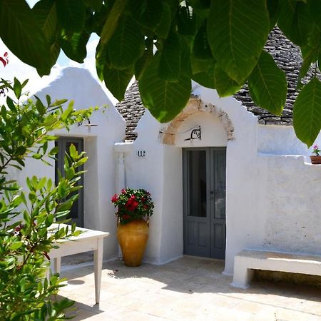 Trullo Piccola Contrada Guest House Locorotondo Bagian luar foto