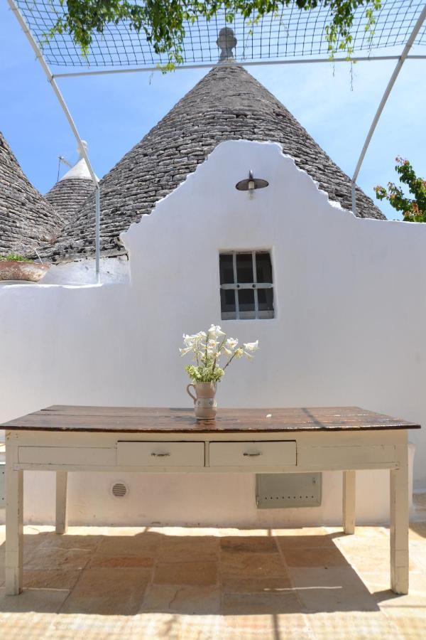 Trullo Piccola Contrada Guest House Locorotondo Bagian luar foto