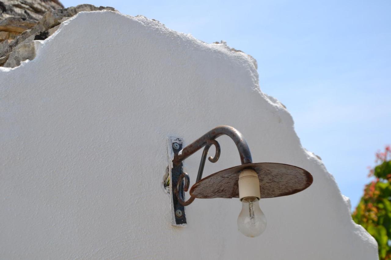 Trullo Piccola Contrada Guest House Locorotondo Bagian luar foto