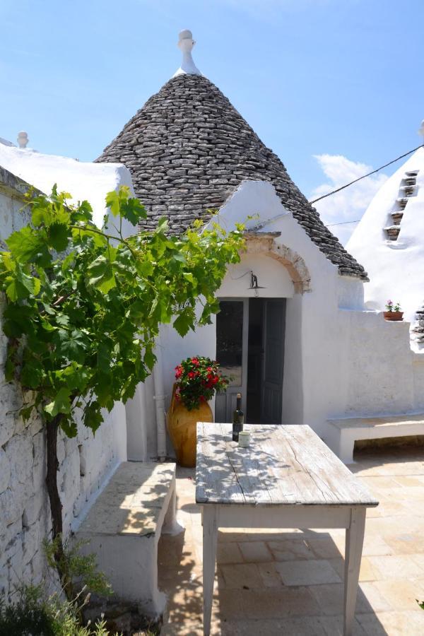 Trullo Piccola Contrada Guest House Locorotondo Bagian luar foto
