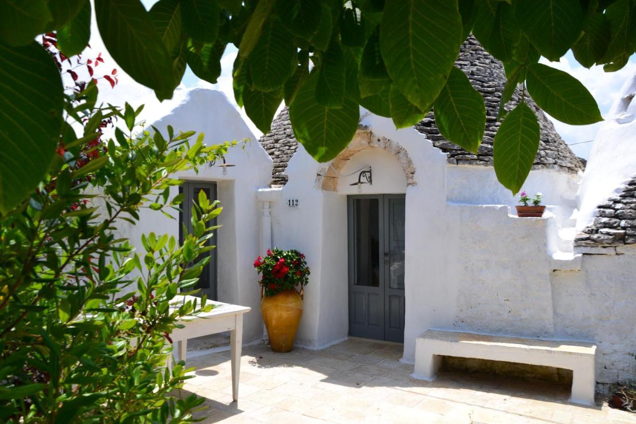 Trullo Piccola Contrada Guest House Locorotondo Bagian luar foto