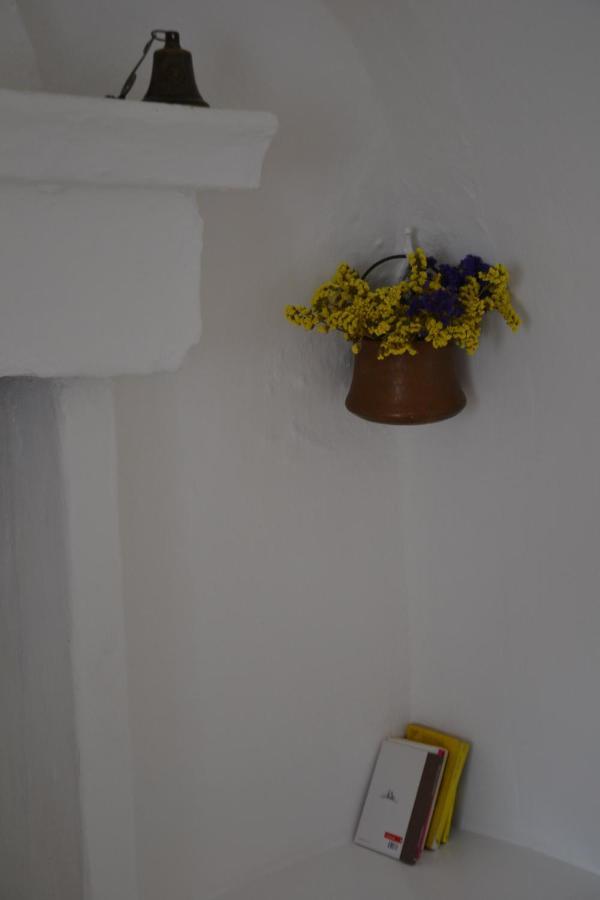 Trullo Piccola Contrada Guest House Locorotondo Bagian luar foto