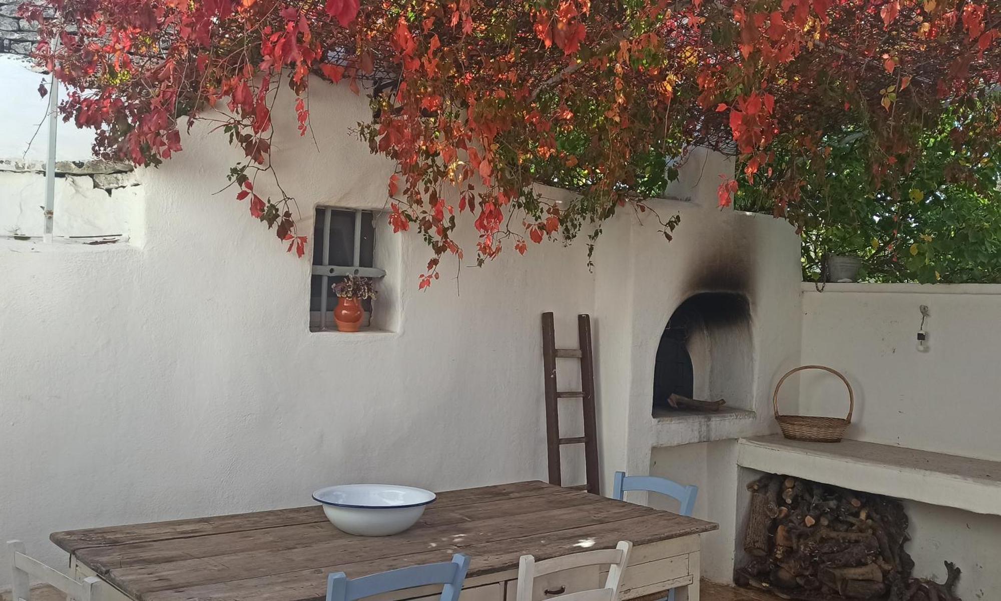 Trullo Piccola Contrada Guest House Locorotondo Bagian luar foto