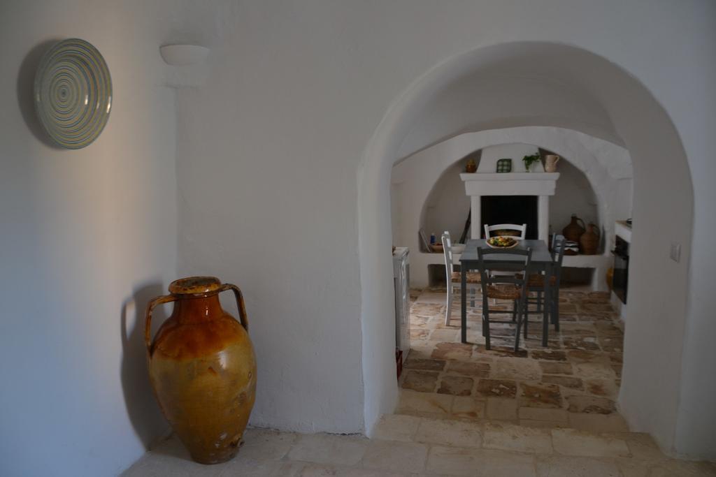Trullo Piccola Contrada Guest House Locorotondo Bagian luar foto
