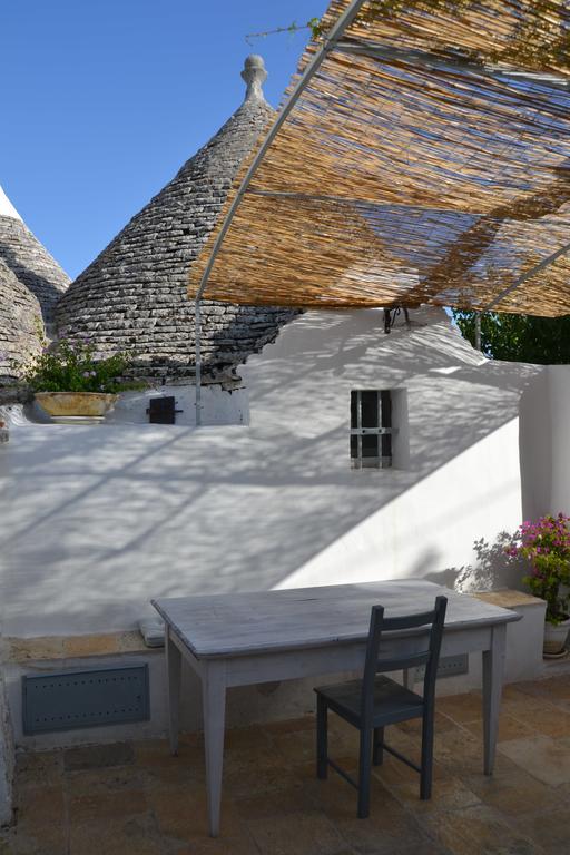 Trullo Piccola Contrada Guest House Locorotondo Bagian luar foto