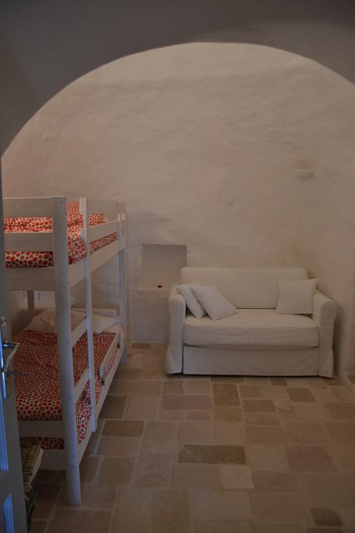 Trullo Piccola Contrada Guest House Locorotondo Bagian luar foto