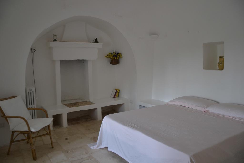 Trullo Piccola Contrada Guest House Locorotondo Bagian luar foto